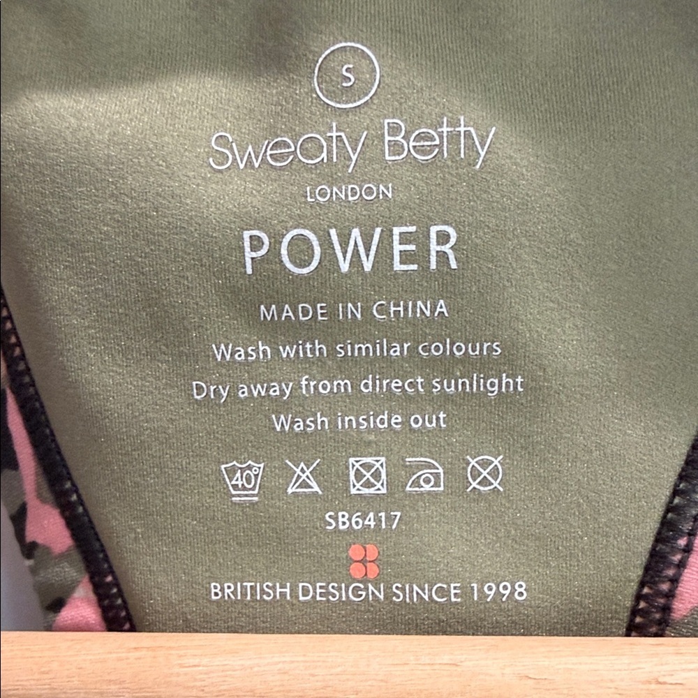 Sweaty Betty Camouflage Sports Bra in Pink and Green - Picture 2 of 3